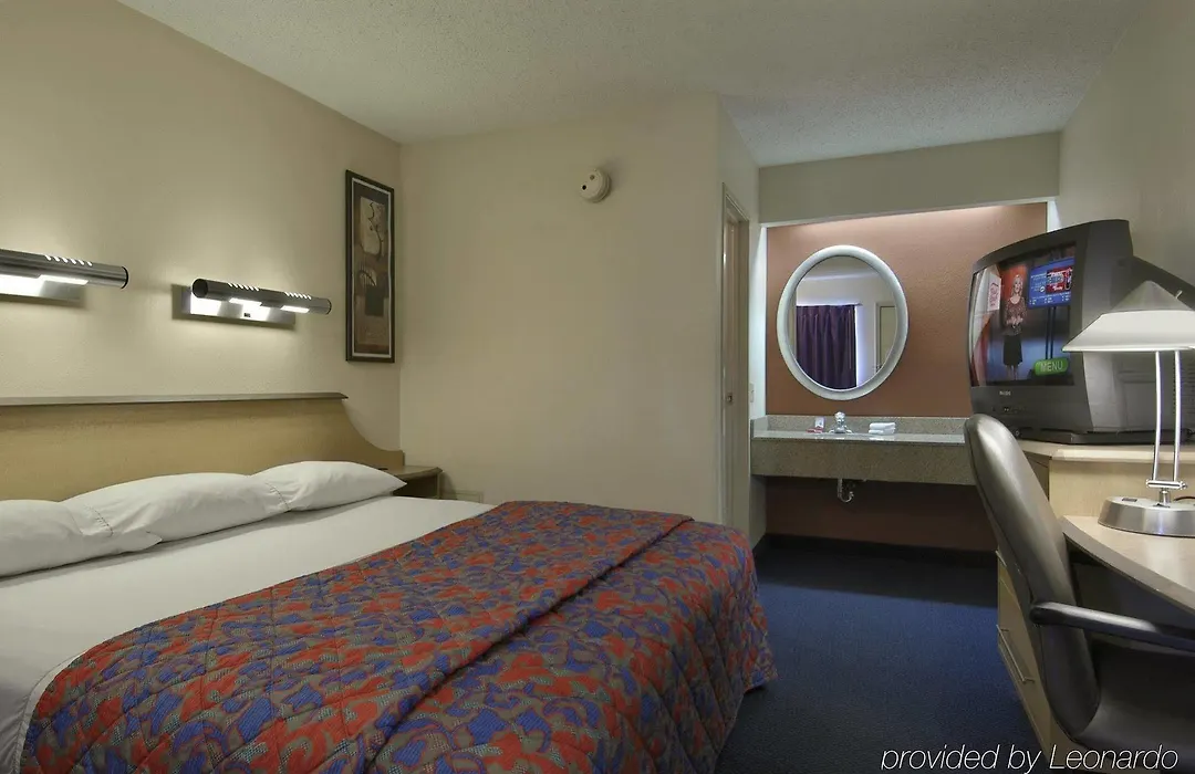 Red Roof Inn Detroit - Farmington Hills-1