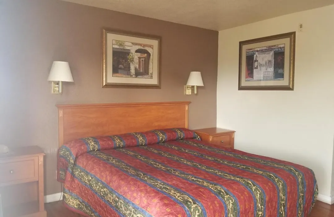 Tiffany Inn Corona-1