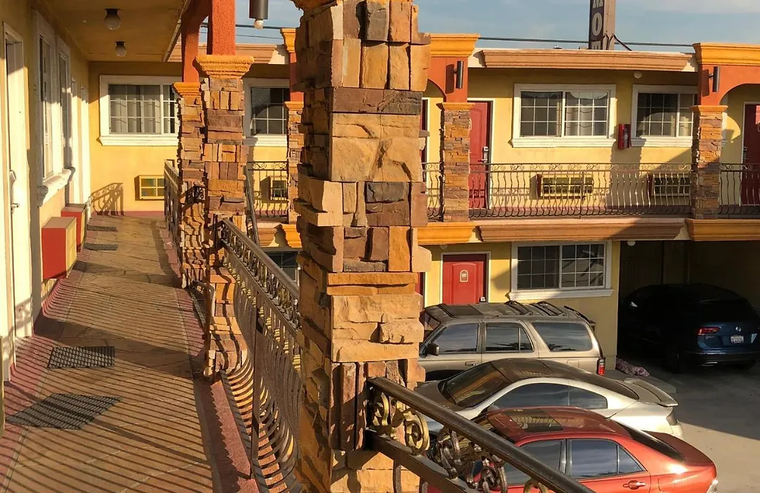 Flight Motel-1