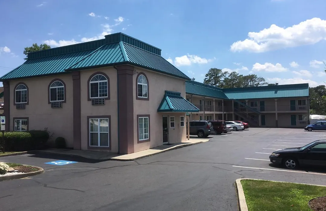 Deluxe Inn-1