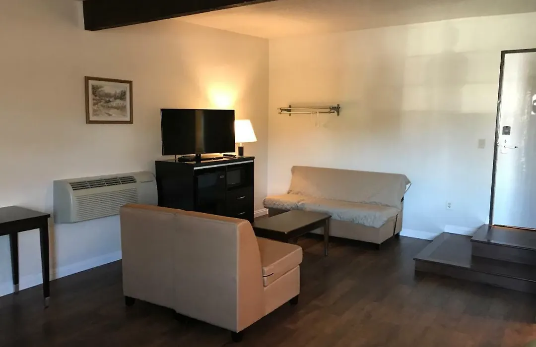 Manhattan Inn & Suites-1