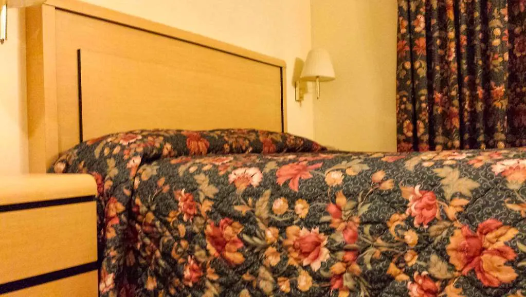 Americana Inn Farmingdale-1