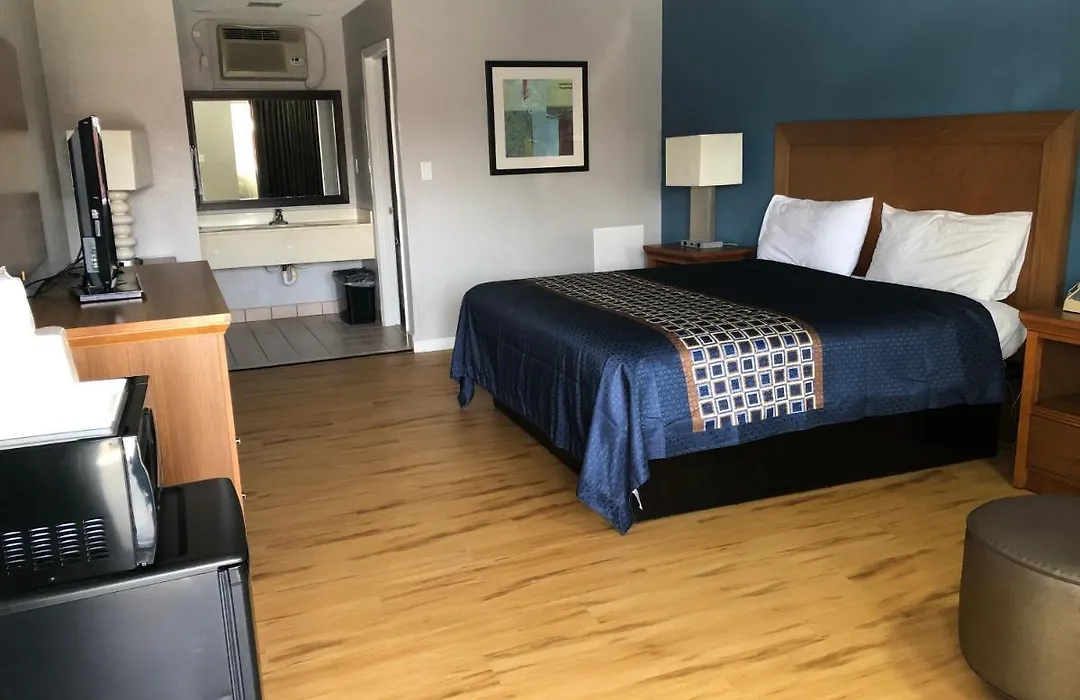Relax Inn Savannah-1