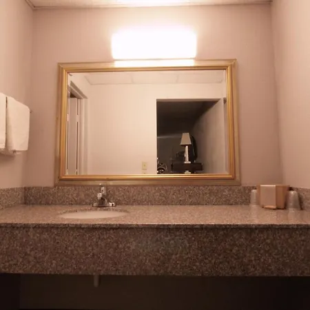 Economy Inn-3