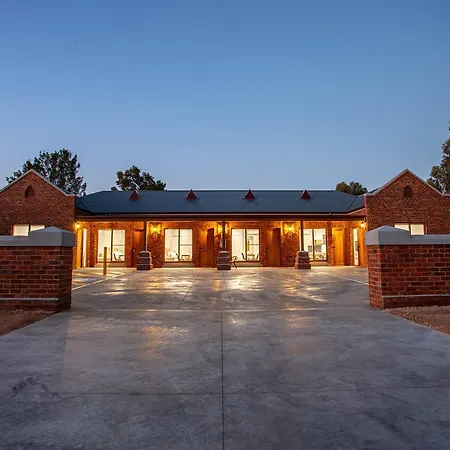 Red Waratah Accommodation-3
