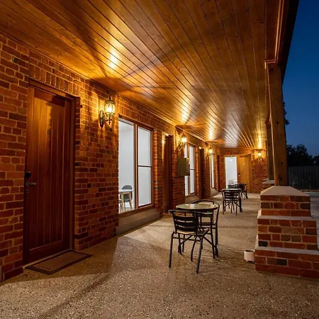 Red Waratah Accommodation-3