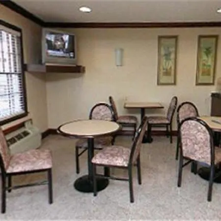 Yorktown Motor Lodge-3