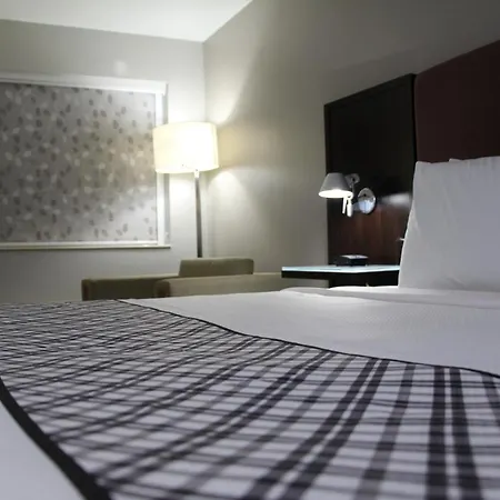 Westbridge Inn & Suites-3