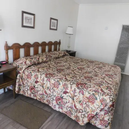 Royal Host Motel-2