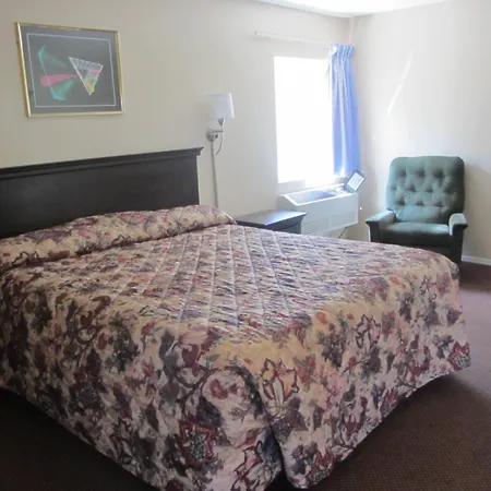 Super 8 By Wyndham Lubbock Civic Center North-3