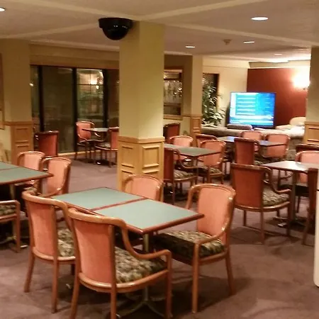 Days Inn & Suites By Wyndham Kalamazoo-2