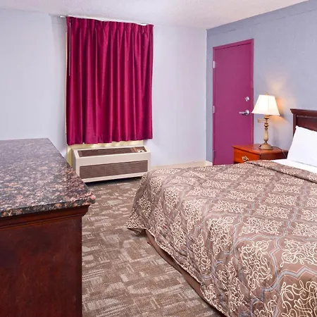 Country Garden & Suites-Benton-3