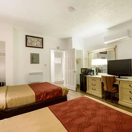 Econo Lodge Inn & Suites Lake Harmony - Pocono Mountains Area-2