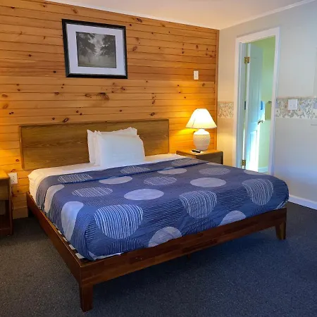A Holiday Motel - Maggie Valley-2