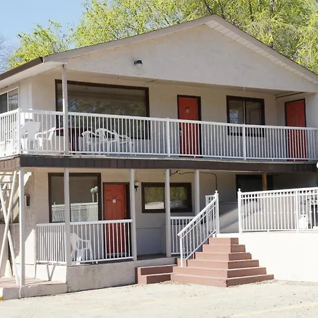Canadas Best Value Inn & Suites-Vernon-2