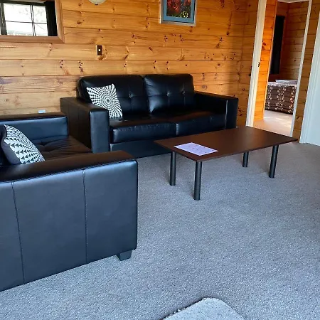 Cedarwood Lakeside Motel & Conference Venue-3