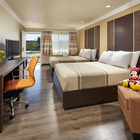 Eden Roc Inn & Suites Near The Maingate-2