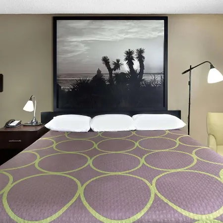 Super 8 By Wyndham Victoria/North/Mall Area-2