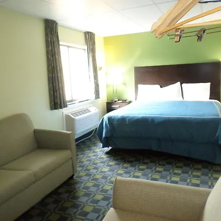 Travelodge By Wyndham Cleveland Lakewood-3