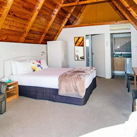 Mountain Chalets Motel-2