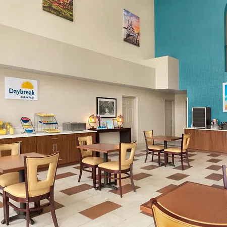Days Inn & Suites By Wyndham Savannah Midtown-3