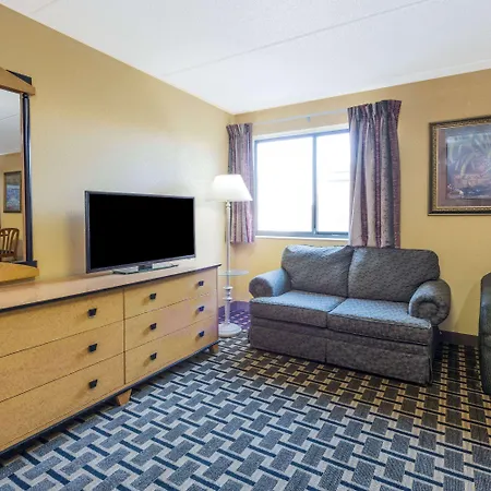 Days Inn By Wyndham Hurstbourne-2