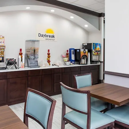 Days Inn & Suites By Wyndham Orlando Airport-3