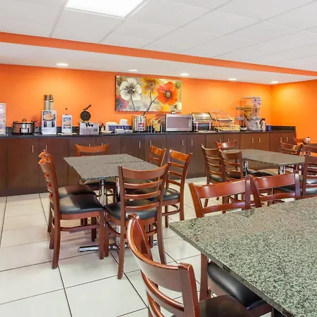 Days Inn By Wyndham Brooksville-3