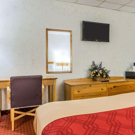 Econo Lodge Stewart International Airport-3