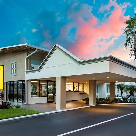 Super 8 By Wyndham Melbourne-3