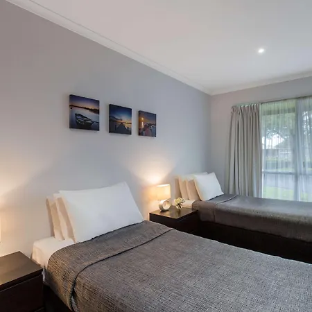 Best Western Colonial Village Motel-2