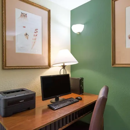 Super 8 By Wyndham Canon City-3