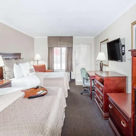 Days Inn By Wyndham Destin-3