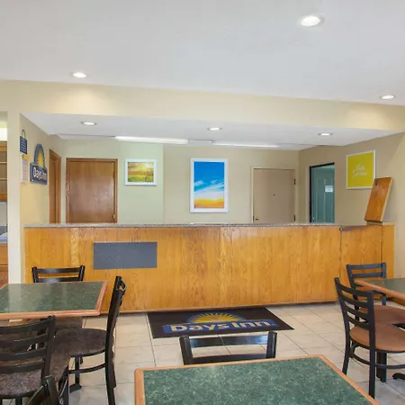 Days Inn By Wyndham Wichita West Near Airport-3