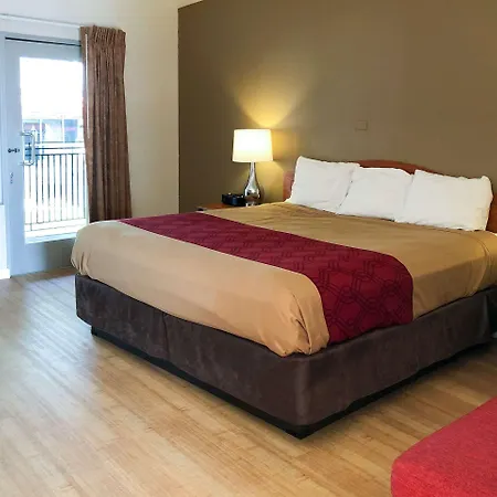 Econo Lodge Inn & Suites Oakland Airport-3