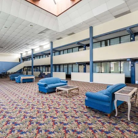 Days Inn By Wyndham Midland-3