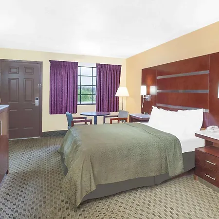 Days Inn By Wyndham Fayetteville-2