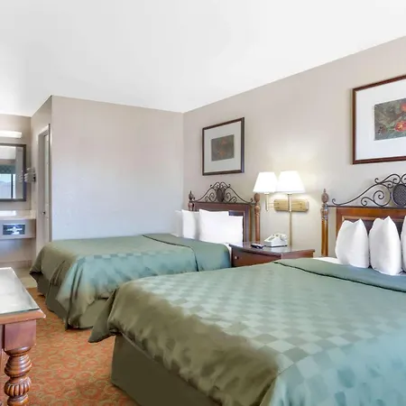 Days Inn By Wyndham Kingman East-2