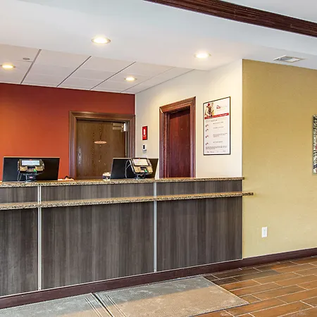 Red Roof Inn & Suites Omaha - Council Bluffs-3