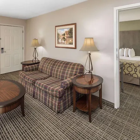 Baymont By Wyndham Cleveland-2