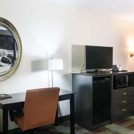 Super 8 By Wyndham Arkansas City Ks-2
