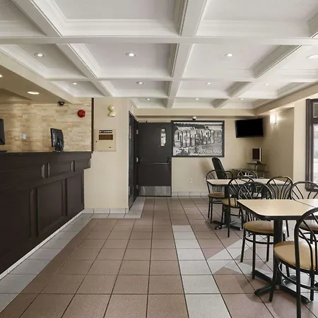 Super 8 By Wyndham North Bay-2