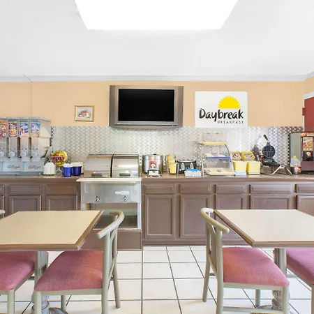 Days Inn By Wyndham Benton-3