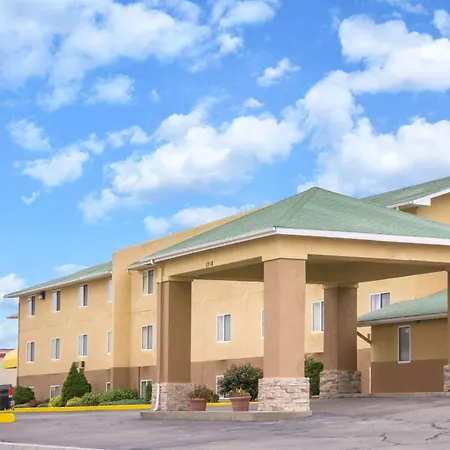 Super 8 By Wyndham Dodge City-2