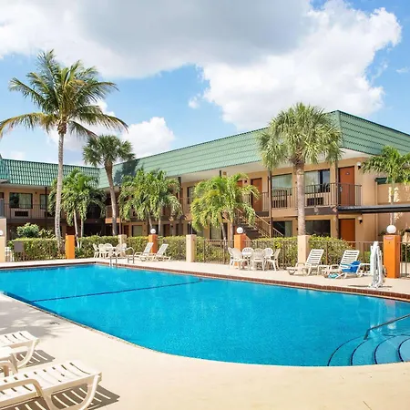 Super 8 By Wyndham North Palm Beach-3