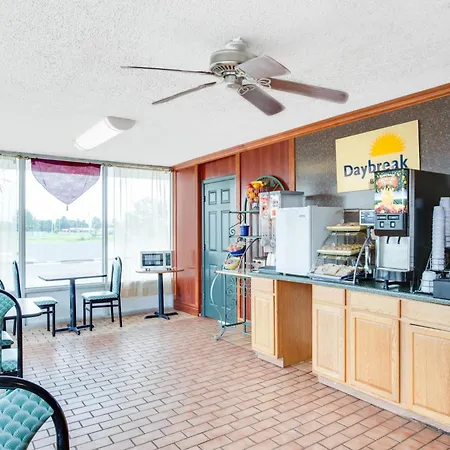 Days Inn By Wyndham Newport-3