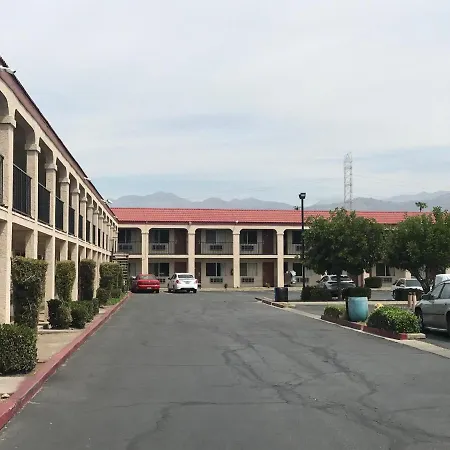 Howard Johnson By Wyndham Azusa-3