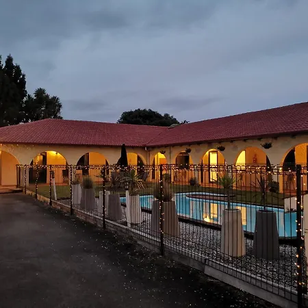 Captains Quarters Motor Inn-3