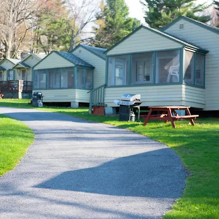 Fair Wind Motel And Cottages-2