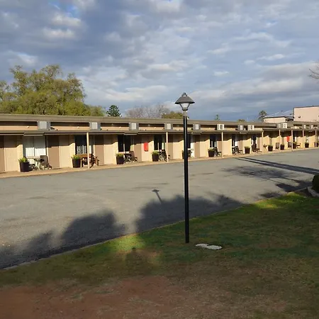 Warwick Motor Inn-3